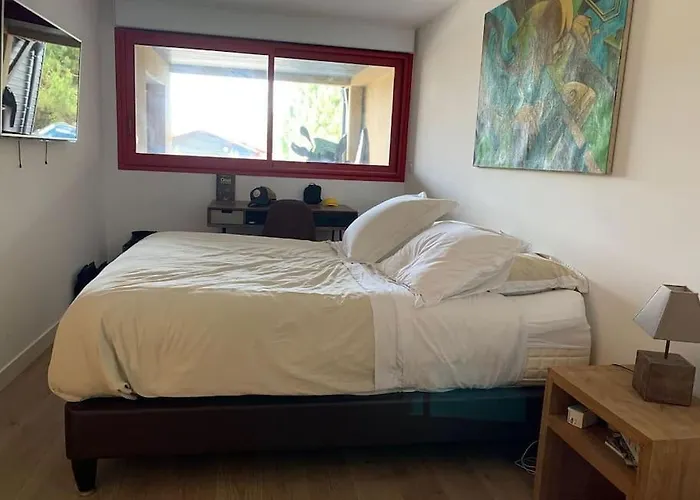 Belle Avec Piscine Juste A Cote Du Bassin Villa